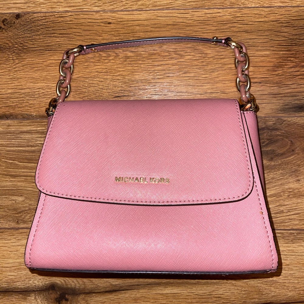 Michael Kors Sofia Leather Satchel Purse

Excellent condition 

Color: Rose